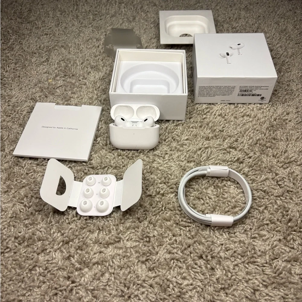 Apple Wireless Earbuds in White